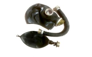 ガスマスクと吸引ホース